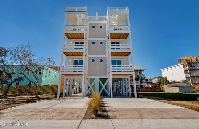 Sea La Vie, 5 BR, 4.5 Bath Townhome, 1 block to beach