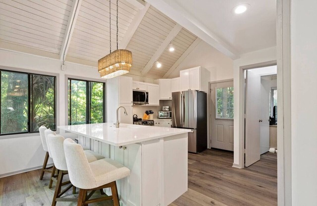 Sea Pines Treehouse | Steps to Beach | Sleeps 6