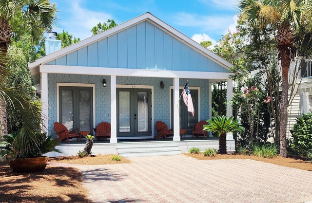 SEA-REST!! Relaxed 5br 4ba home close to the beach! SNOWBIRD RATES!