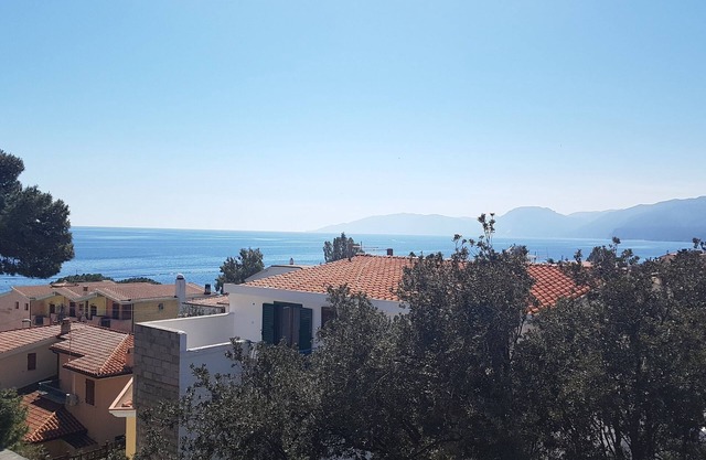 Apartamento con vistas al mar y aparcamiento gratuito en el patio a 30 metros del mar en OFERTA