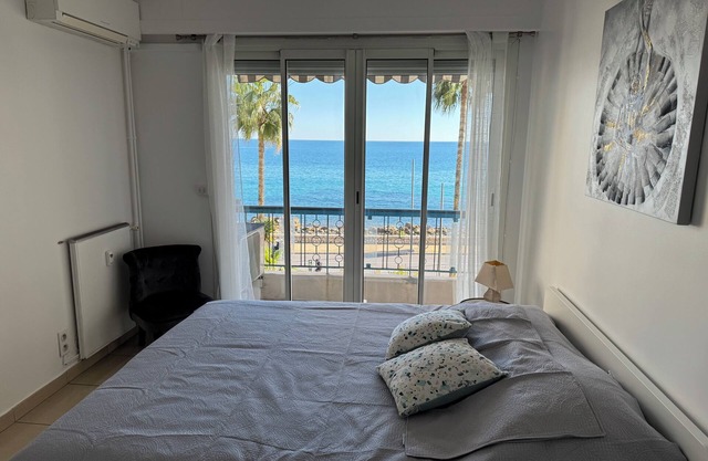 Sea view apartment with terrace, fully equipped