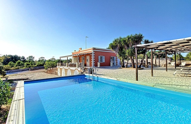Panoramic villa with pool, 2km from the sand