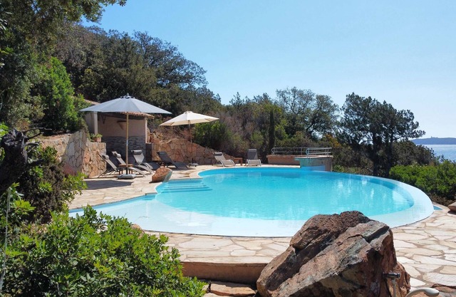 Sea view property in a private domain