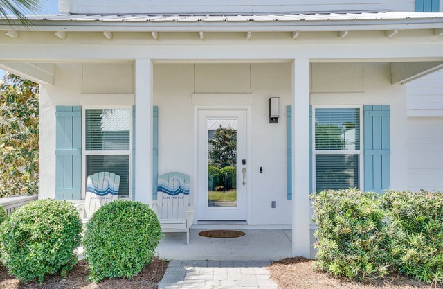 Seabreeze -Walk to beach! Pet friendly!