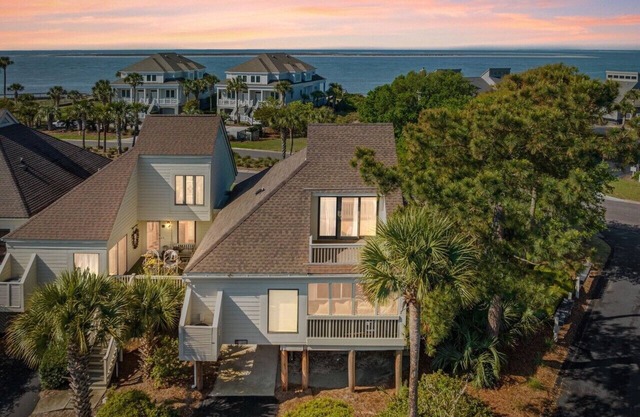 Seabrook Exclusives: 706 Spinnaker Beach Villa