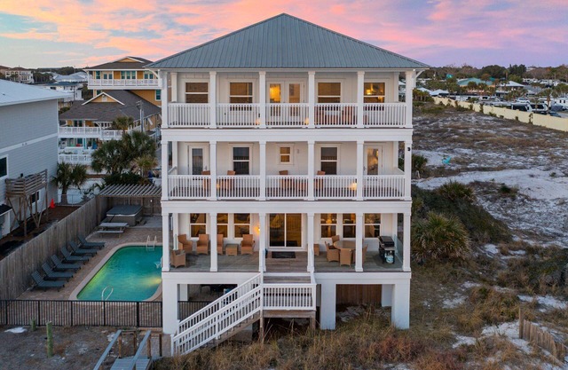 Hermosa casa de vacaciones frente al golfo en Miramar Beach con piscina privada!