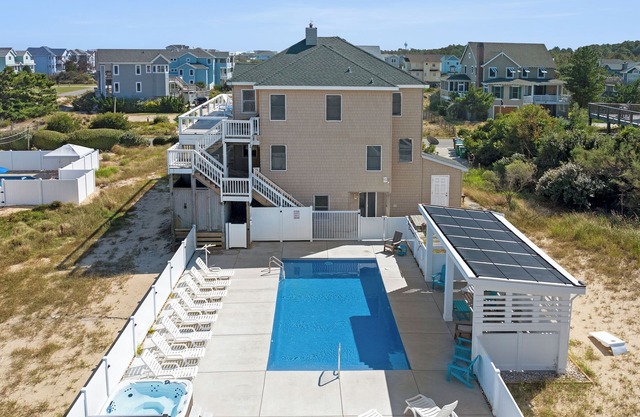 SeaClusion: Oceanside, piscina privada, jacuzzi, sala de recreación, elevador, ¡a 180 pies de la playa!