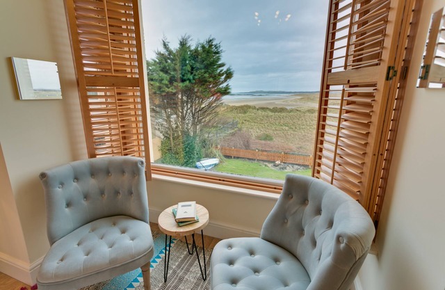 Seaforth - a coastal that sleeps 8 guests in 4 bedrooms