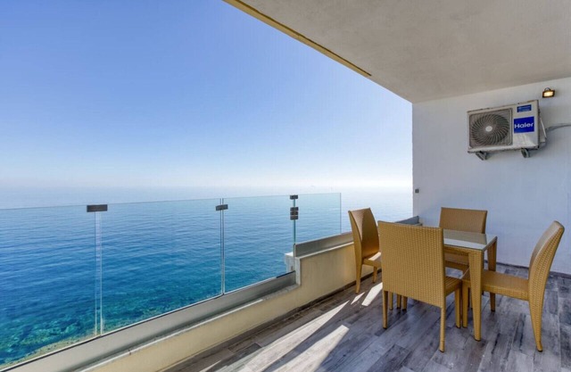 Seafront 3BR APT in Sliema with Private Balcony