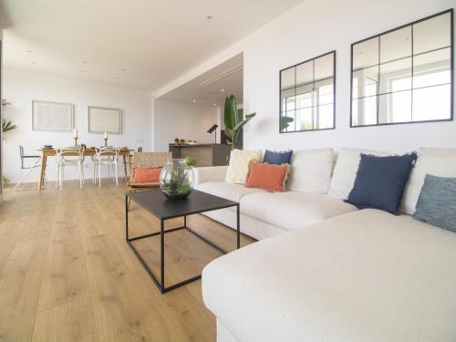 Seafront Apartment in Calella with Beach Access