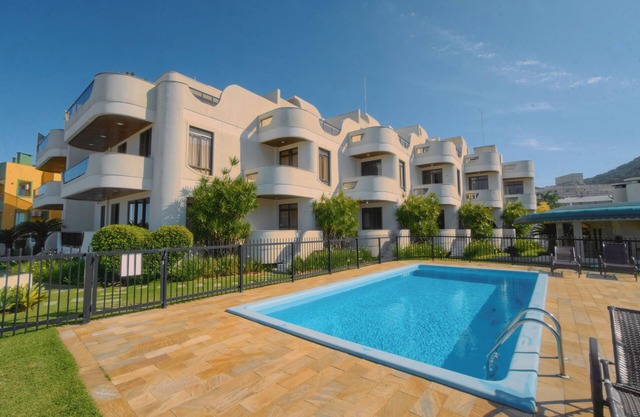SEAFRONT TRIPLEX WITH POOL - 4 BEDROOMS