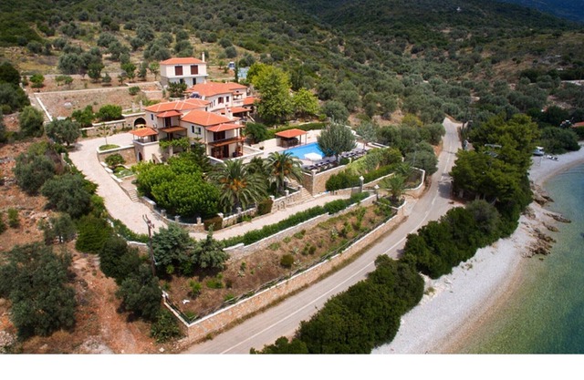 Villa frente al mar con jardín privado a pocos pasos de la playa.