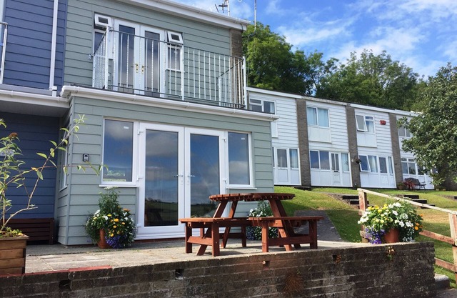 'Seahorse' - una casa de vacaciones con balcón, patio y vistas al mar