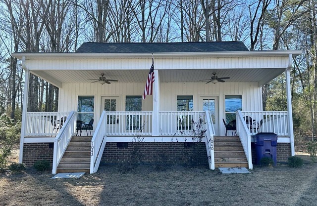 Seas the Day - 2BR w/ Lake Views, Walk to Marina, Beach, Food & Music!