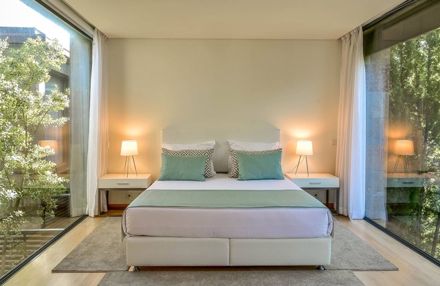 Seaside Adventure: Beach Houses with Tennis, Near Sado Emotion - Free Parking!
