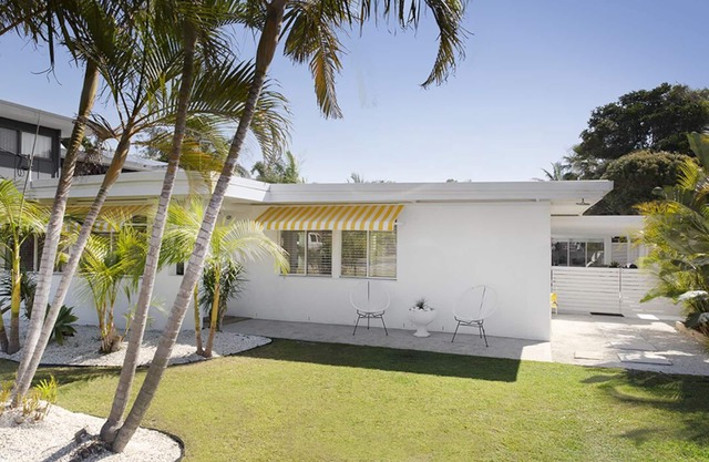 casas de playa junto al mar