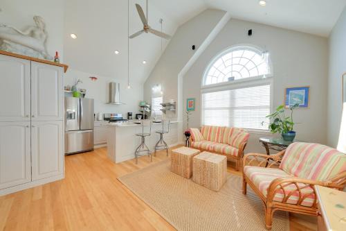 Seaside Cottage with Private Pier - 3 Miles to Beach