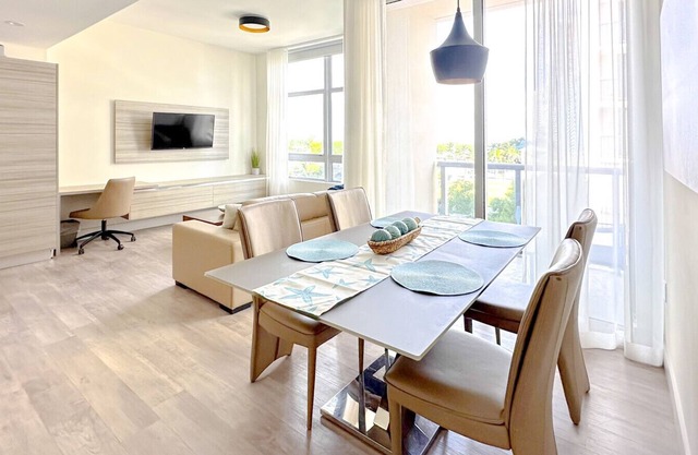 Seaside Escape Hollywood - Rooftop Pool Paradise