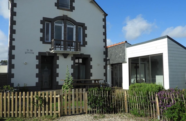 Casa familiar junto al mar con jacuzzi, a 800 m de las playas, renovada en 2018