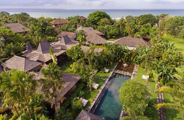 Seaside Luxury with Cultural Charm – Bali Villa 1054