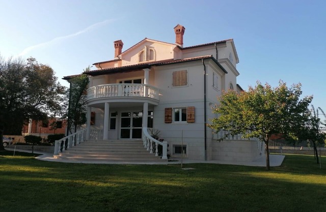 Villa junto al mar, con 1.700 m2 de jardín privado