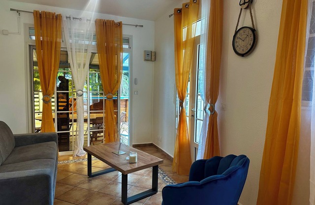 Seasonal rental 5 minutes from the Damoiseau Distillery