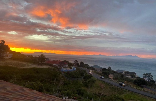 Seaview Sunset Boutique Apartments - Solar powered