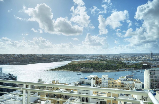 Seaview terrace, 2bedrooms, communal pool COGO1-1
