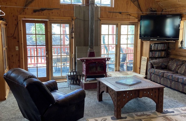 Secluded 3-bedroom cabin in Fawnskin, Big Bear