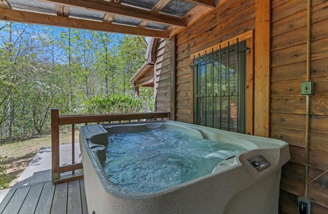 Secluded Cabin in the Mountains w/ Hot Tub & MORE!!