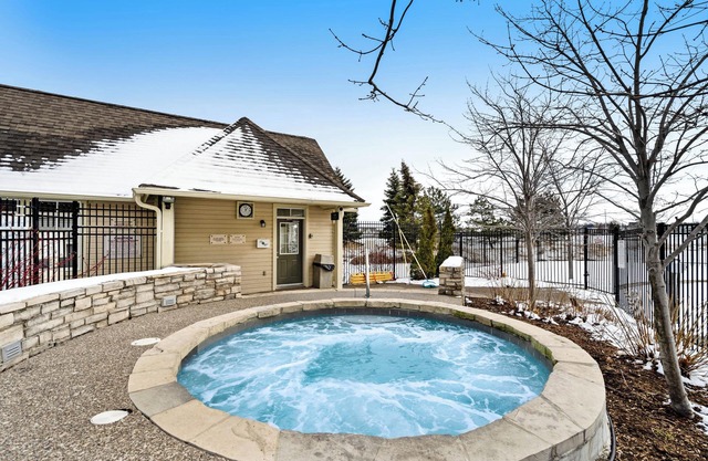 Escapada aislada con piscina compartida y bañera de hidromasaje: ¡camina hasta Blue Mountain Village!