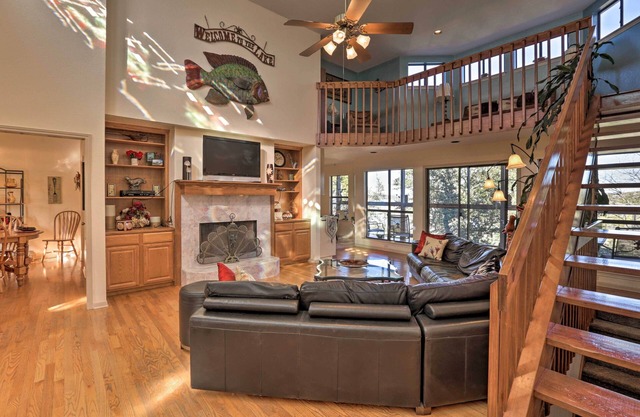 ¡NUEVO! Inicio w / Canyon Lake View - Near Boat Launch!