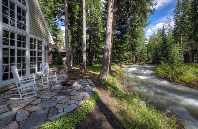 Secluded home close to Meadow Village w/private hot tub & library | Creekside Retreat