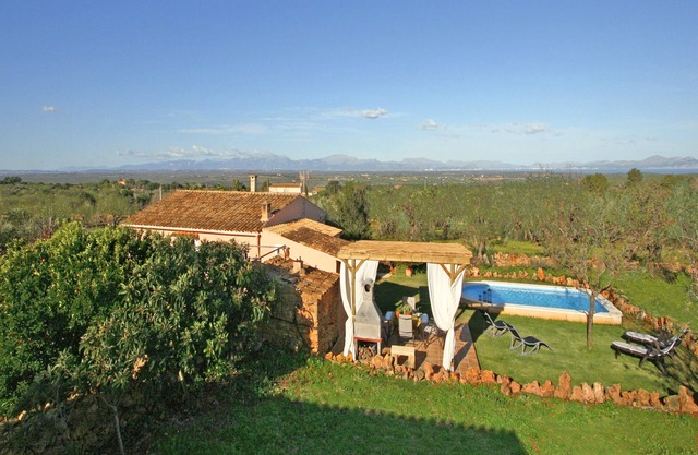 Situación aislada, vistas fantásticas, piscina, terraza, entorno natural