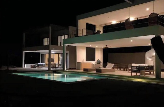 Secluded Villa: Pool, Fire-pit, 5min to the beach!
