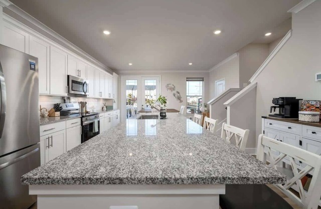 North OC 3bd Condo 1 Block to Beach w/ EVchrg!
