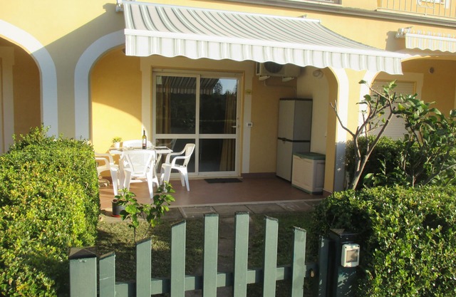Asegure compleja, WiFi, piscina, pistas de tenis, además de muchas más instalaciones.
