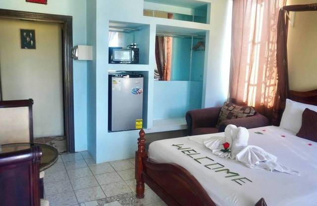Vea Belice TRANQUILO Estudio con vista al mar, balcón, piscina y terraza sobre el agua, segundo piso