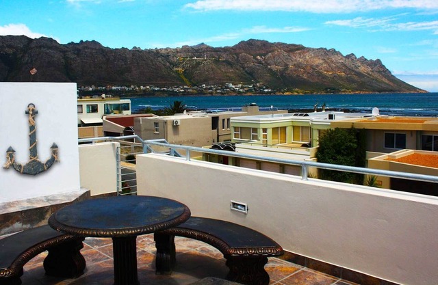 Self-catering Accommodation in Gordons Bay, Cape Winelands