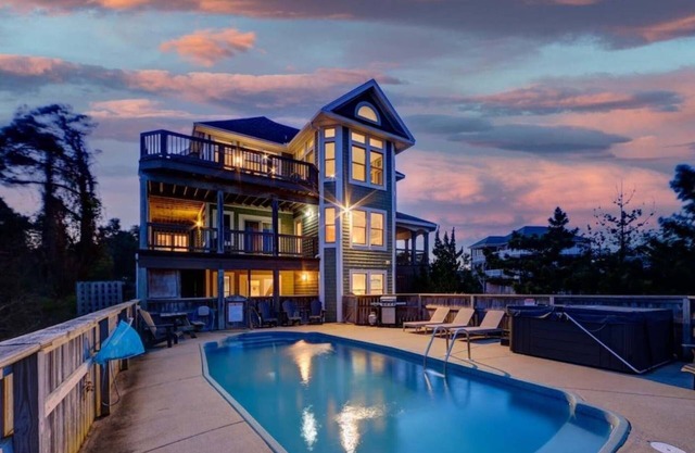 Semi-Oceanfront! Gorgeous Ocean Views! Sleeps 21! Steps to the Beach!