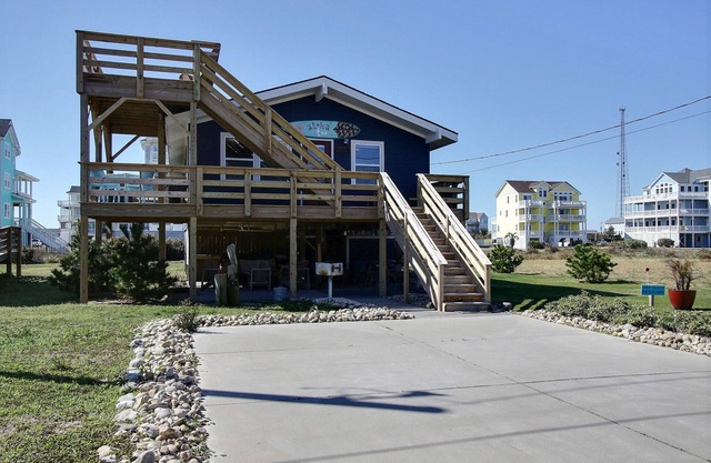 Lote semi frente al mar, 3ra casa atrás y 100% renovadas, vista al mar y sonido