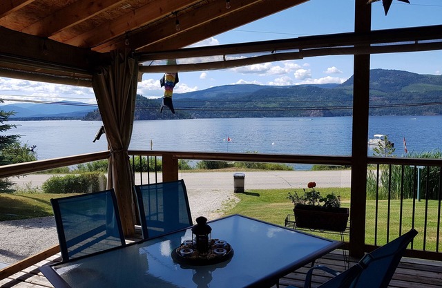 Semi-Waterfront Cottage, w/beach & dock access & buoy, West View, Pet Friendly