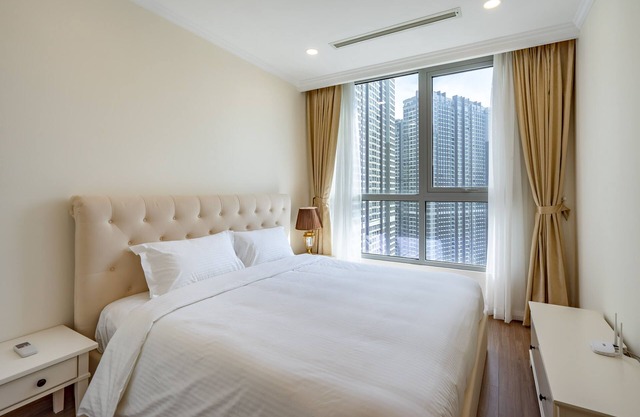 SEN. SAIGON 2812A Plus 1 BR Vinhome Central Park