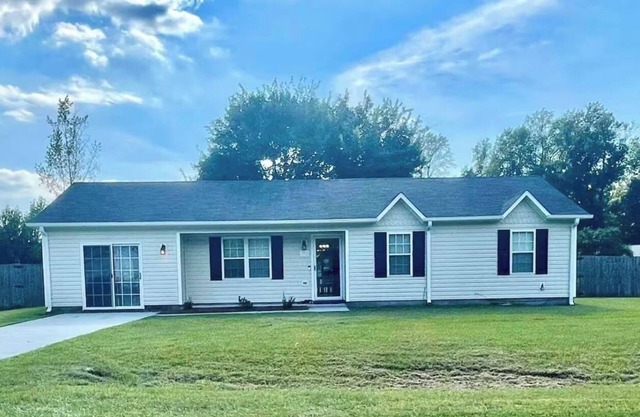Serene 3-bedroom house w/big yard in Jacksonville