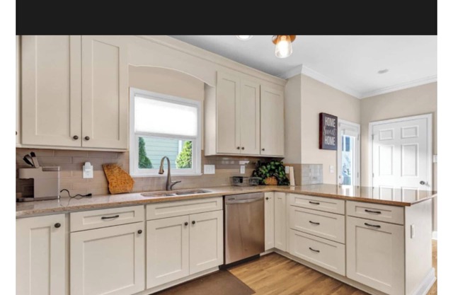 Serene 4-bedroom house in Greenville with WiFi