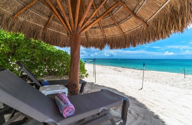 Casa frente a la playa de 3 habitaciones en Aventuras Akumal SAT TV Wifi AC