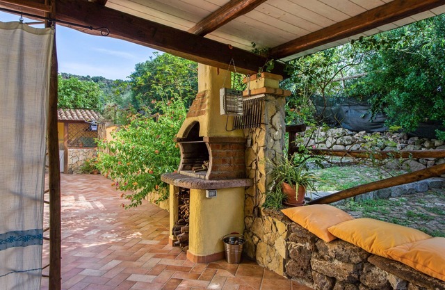 Serene Apartment Hibiscus with Terrace, Wi-Fi & Mountain View; Parking Available
