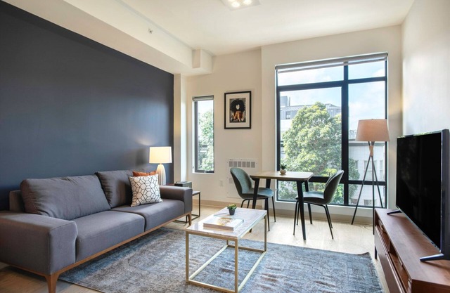 Serene Hayes Valley Studio w/ Rooftop, W/D, 1 min to BART by Blueground