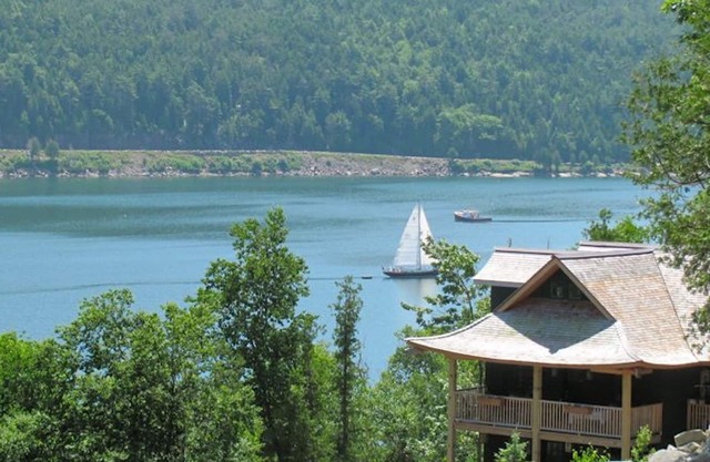 Acadia Lodge: Impresionante costa personalizada en Somes Sound con kayaks, muelle, amarres