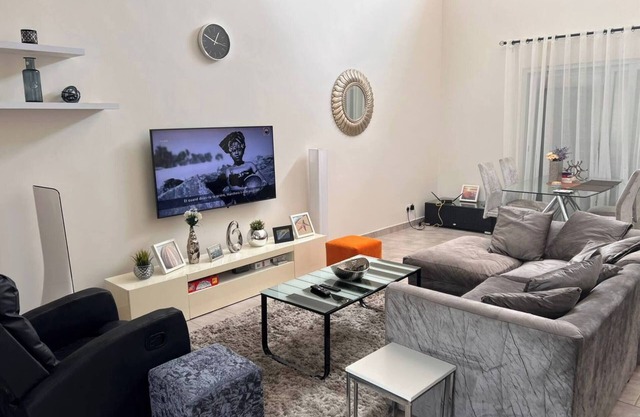 Un oasis de serenidad en East Legon Hills- un elegante refugio de 2 habitaciones